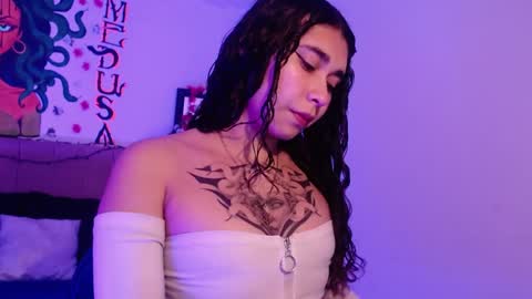 Snapshot of naomybenedetti chatting on 01-02-25, 02:02 Nao online show from 01-02-25, 02:02