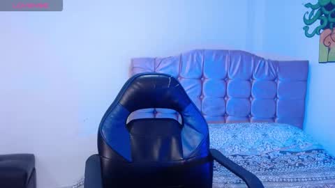 Snapshot of naomybenedetti chatting on 10-20-25, 01:00 Nao online show from 10-20-25, 01:00