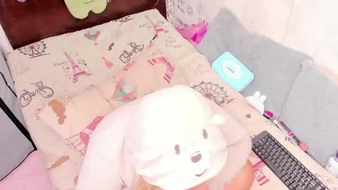 Snapshot of naomyfoxx1 chatting on 05-17-26, 05:05 Naomyfoxx online show from 05-17-26, 05:05