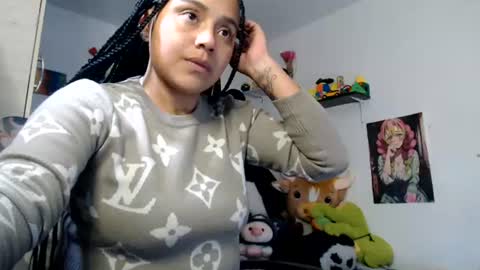 naomylux1 online show from 06-12-26, 07:57