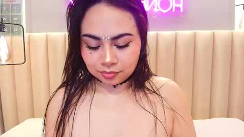 Naomy  online show from 11-09-25, 05:33