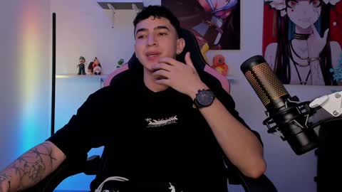 Snapshot of naranjo_seb chatting on 12-17-24, 05:07 sebastian online show from 12-17-24, 05:07