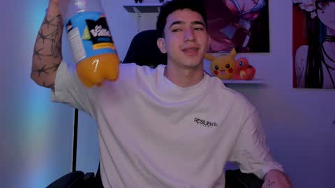 Snapshot of naranjo_seb chatting on 01-11-25, 08:43 sebastian online show from 01-11-25, 08:43