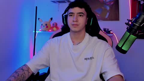 Snapshot of naranjo_seb chatting on 02-04-25, 02:39 sebastian online show from 02-04-25, 02:39