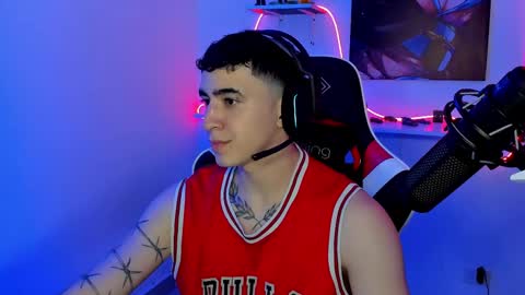 Snapshot of naranjo_seb chatting on 02-21-25, 04:07 sebastian online show from 02-21-25, 04:07