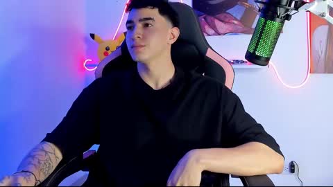 Snapshot of naranjo_seb chatting on 03-08-25, 06:54 sebastian online show from 03-08-25, 06:54