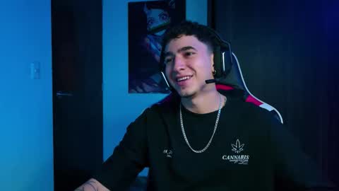 Snapshot of naranjo_seb chatting on 10-21-25, 04:46 sebastian online show from 10-21-25, 04:46