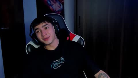 Snapshot of naranjo_seb chatting on 12-20-25, 04:52 sebastian online show from 12-20-25, 04:52