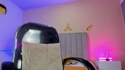 Nascary Fox online show from 04-24-26, 01:46