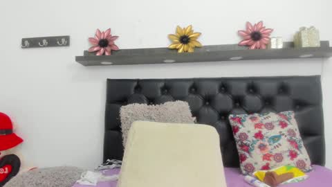 Snapshot of nashira_robert chatting on 12-21-24, 02:52 Debora online show from 12-21-24, 02:52