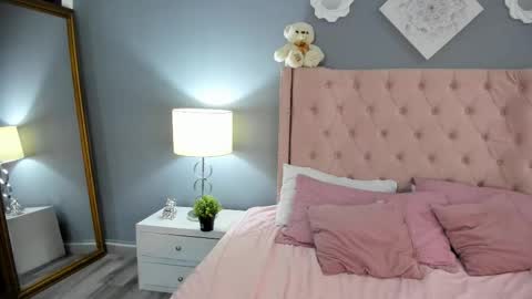 Nashly Fontana online show from 02-10-26, 03:05