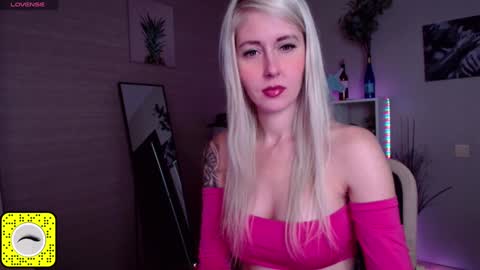 Snapshot of nastasya_cute chatting on 01-17-25, 05:00 Nastya online show from 01-17-25, 05:00