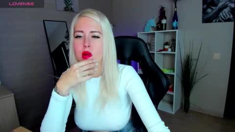 Snapshot of nastasya_cute chatting on 10-16-25, 01:39 Nastya online show from 10-16-25, 01:39