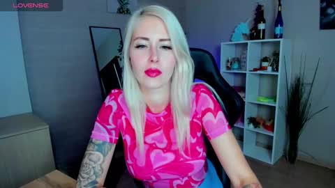 Snapshot of nastasya_cute chatting on 10-17-25, 01:42 Nastya online show from 10-17-25, 01:42