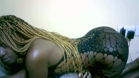 Snapshot of nastyafrika chatting on 09-11-25, 06:13 Marie online show from 09-11-25, 06:13