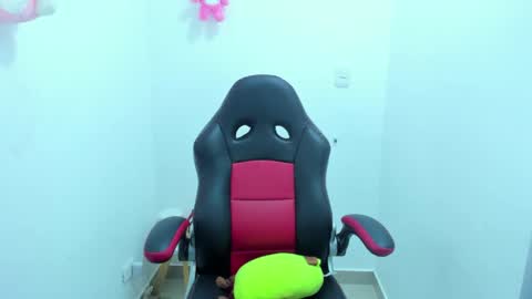 Snapshot of nata_gil19 chatting on 05-15-26, 02:18 Karo online show from 05-15-26, 02:18