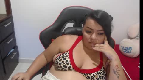 Nata Ramirez online show from 10-23-25, 04:12