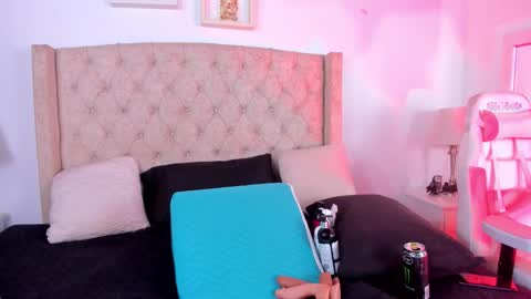 Snapshot of natalia_collinslim chatting on 09-12-25, 03:06 Natalia online show from 09-12-25, 03:06