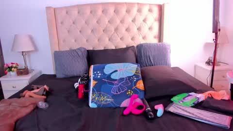 Snapshot of natalia_collinslim chatting on 09-26-25, 03:21 Natalia online show from 09-26-25, 03:21