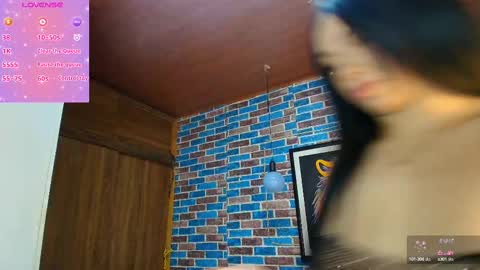 Snapshot of natalia_kiss01 chatting on 03-12-25, 11:12 Natalia Kiss online show from 03-12-25, 11:12