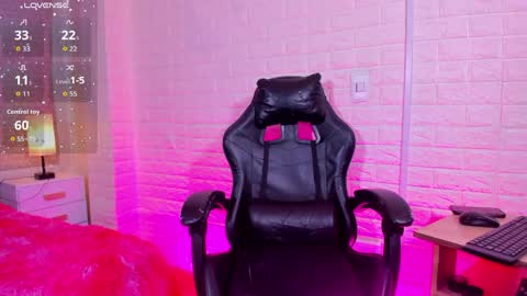 Snapshot of natalia_kiss01 chatting on 05-20-26, 12:22 Natalia Kiss online show from 05-20-26, 12:22