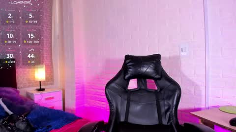 Snapshot of natalia_kiss01 chatting on 06-06-26, 08:13 Natalia Kiss online show from 06-06-26, 08:13