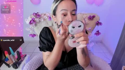 Nataliua Henao online show from 10-20-25, 12:00