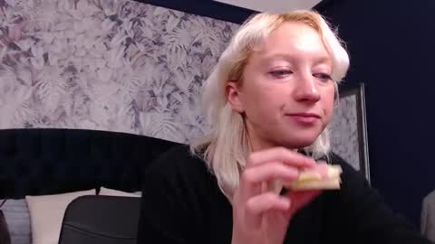 Natalie online show from 12-23-25, 08:23