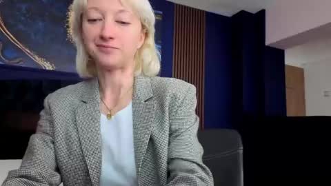 Natalie online show from 04-22-26, 05:32