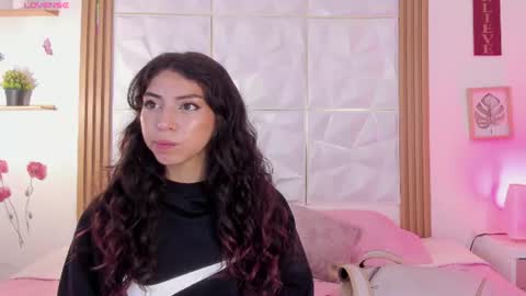 Snapshot of natalie_jaensen chatting on 07-17-26, 02:29 online show from 07-17-26, 02:29