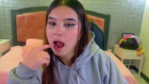 Snapshot of natalie_loffreda chatting on 12-17-25, 03:12 natalie online show from 12-17-25, 03:12