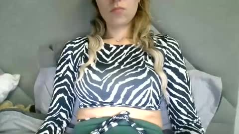 Snapshot of nataliexo111 chatting on 09-11-25, 02:06 Natali online show from 09-11-25, 02:06