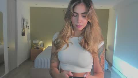 Snapshot of nataly_05 chatting on 11-09-25, 07:12 anatalybee online show from 11-09-25, 07:12