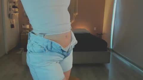 anatalybee online show from 04-19-26, 08:11