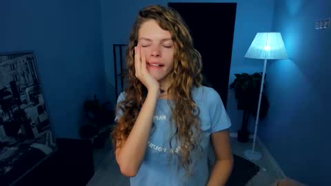 Natalie online show from 10-31-25, 05:08