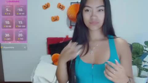 Nataly Escobar online show from 10-17-25, 01:03