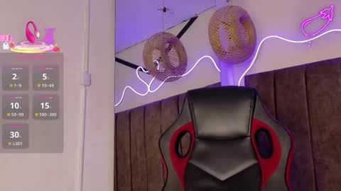 Snapshot of natasha__black chatting on 10-26-25, 07:53 Natasha online show from 10-26-25, 07:53