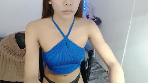 Snapshot of nathalie_cumming chatting on 11-30-25, 05:28 Thalie online show from 11-30-25, 05:28
