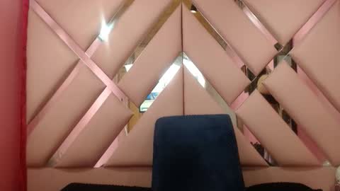 nathaly low online show from 12-18-25, 03:12