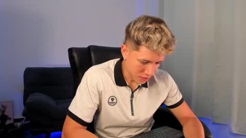 Snapshot of nathan_blake_ chatting on 10-27-25, 08:35 Nathan online show from 10-27-25, 08:35