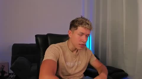 Snapshot of nathan_blake_ chatting on 11-04-25, 08:08 Nathan online show from 11-04-25, 08:08