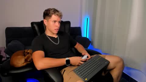 Snapshot of nathan_blake_ chatting on 11-06-25, 07:04 Nathan online show from 11-06-25, 07:04