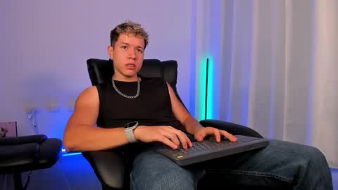 Snapshot of nathan_blake_ chatting on 11-08-25, 04:18 Nathan online show from 11-08-25, 04:18