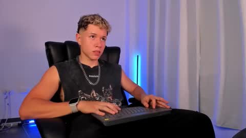 Snapshot of nathan_blake_ chatting on 11-25-25, 07:58 Nathan online show from 11-25-25, 07:58