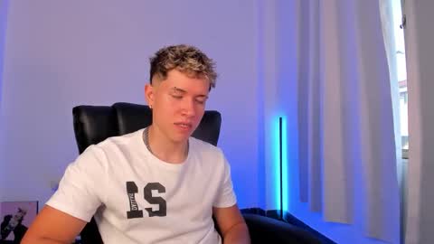 Snapshot of nathan_blake_ chatting on 11-26-25, 08:21 Nathan online show from 11-26-25, 08:21