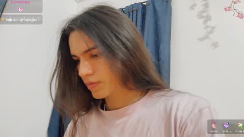 Snapshot of nati_sm chatting on 10-14-25, 01:17 Nati online show from 10-14-25, 01:17