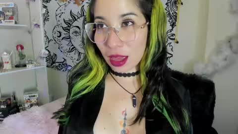 Snapshot of natsuki_09 chatting on 09-23-25, 12:35 Nat online show from 09-23-25, 12:35