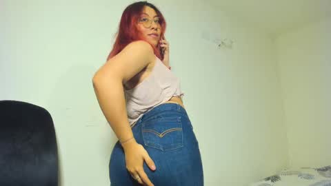 Snapshot of natt15 chatting on 09-18-25, 08:11 Natalia online show from 09-18-25, 08:11