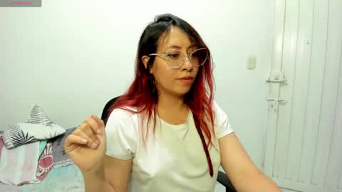 Snapshot of natt15 chatting on 05-20-26, 12:39 Natalia online show from 05-20-26, 12:39