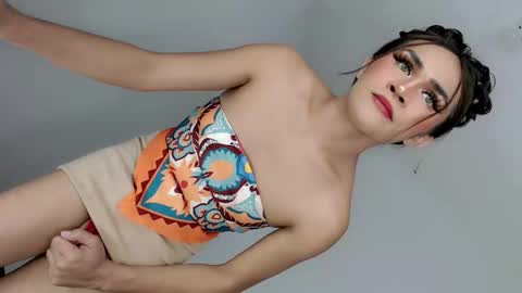 Nathalie smith online show from 06-05-26, 06:52